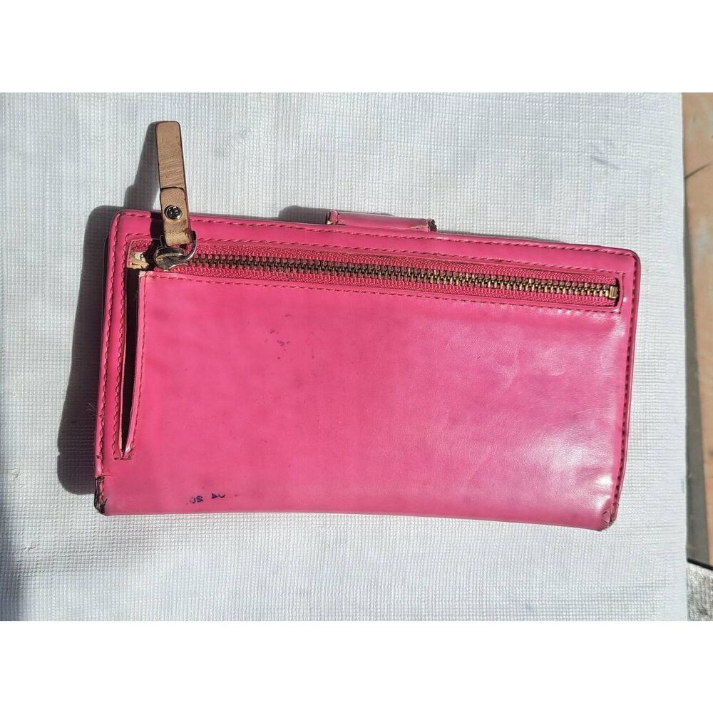 Kate Spade New York Pink Patent Leather Wallet Leather Plate Logo Snap Closure Y - Picture 2 of 16